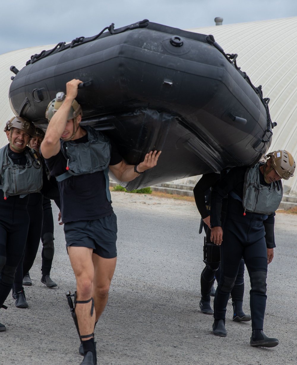 U.S. Marines, Indonesian Korps Marinir participate in amphibious training