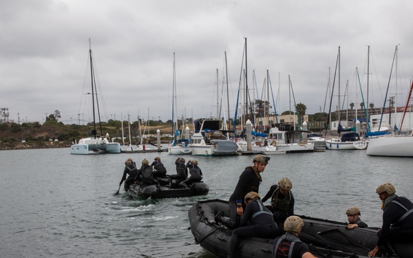 U.S. Marines, Indonesian Korps Marinir participate in amphibious training