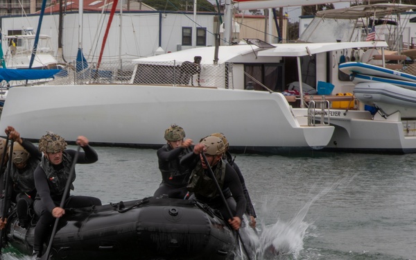 U.S. Marines, Indonesian Korps Marinir participate in amphibious training