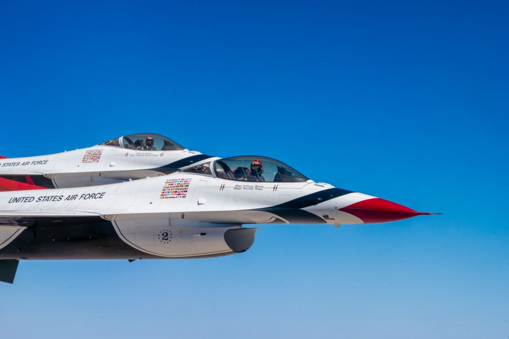 McConnell KC-46 refuels Thunderbirds
