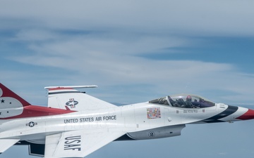 McConnell KC-46 refuels Thunderbirds