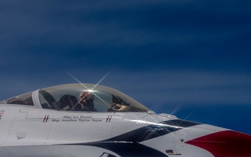 McConnell KC-46 refuels Thunderbirds