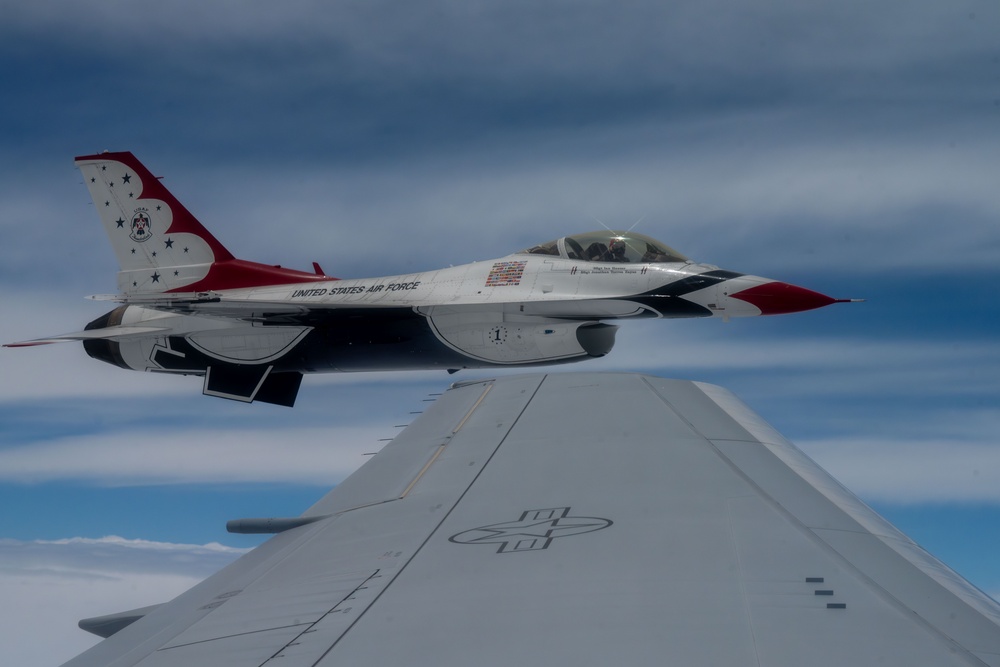 McConnell KC-46 refuels Thunderbirds