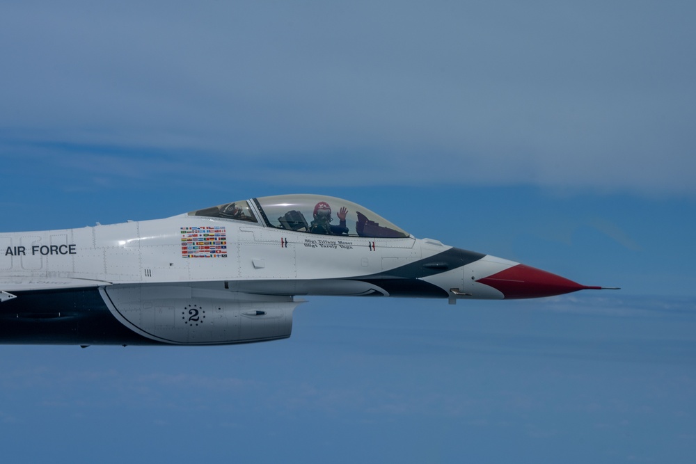 McConnell KC-46 refuels Thunderbirds