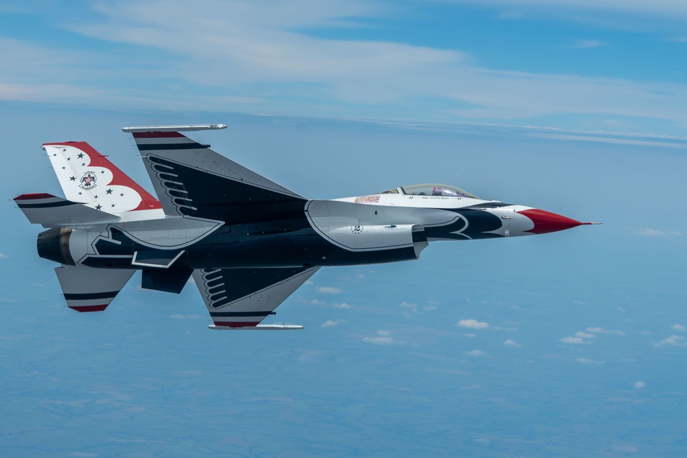 McConnell KC-46 refuels Thunderbirds