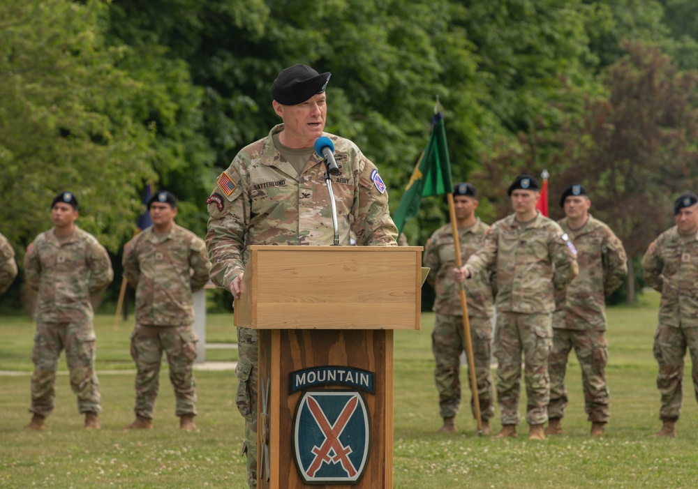 Headquarters and Headquarters Battalion Hosts Change of Command Ceremony