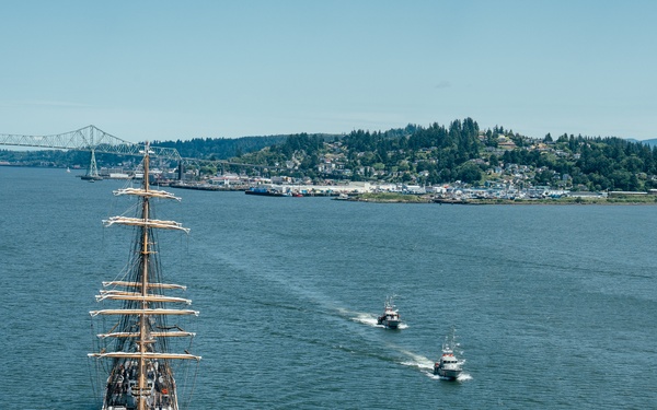 CGC Eagle Leaves Astoria