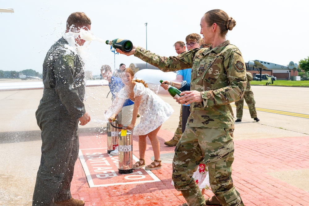 375th AMW commander conducts fini flight&amp;#xA;