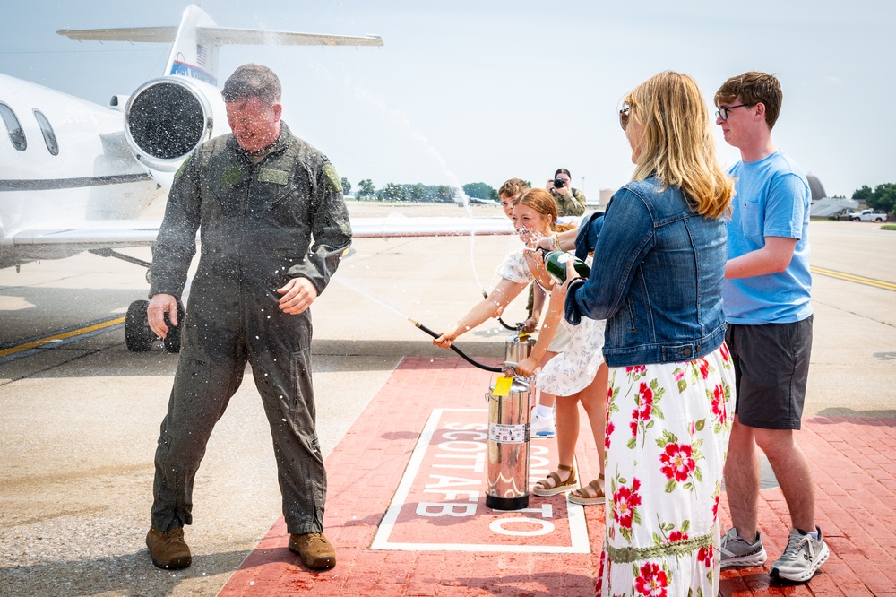 375th AMW commander conducts fini flight&amp;#xA;