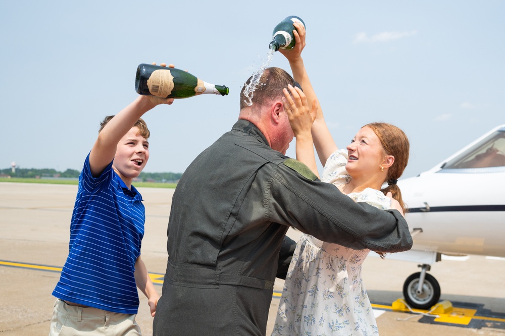 375th AMW commander conducts fini flight&amp;#xA;