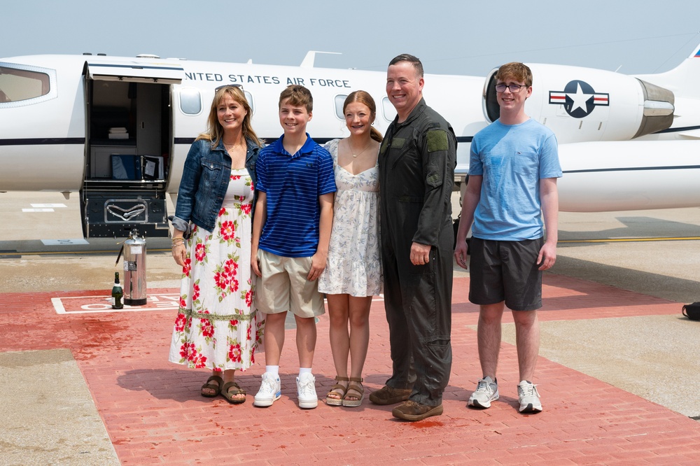375th AMW commander conducts fini flight&amp;#xA;