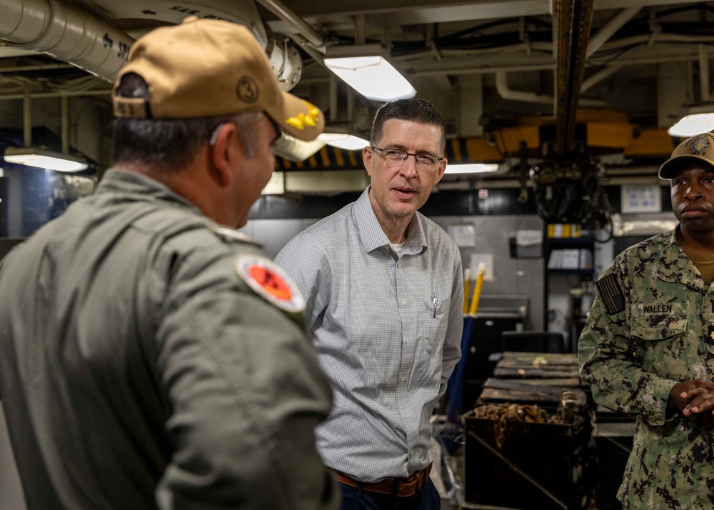 USS Kearsarge Hosts Mr. Mark Gruman