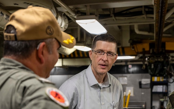 USS Kearsarge Hosts Mr. Mark Gruman