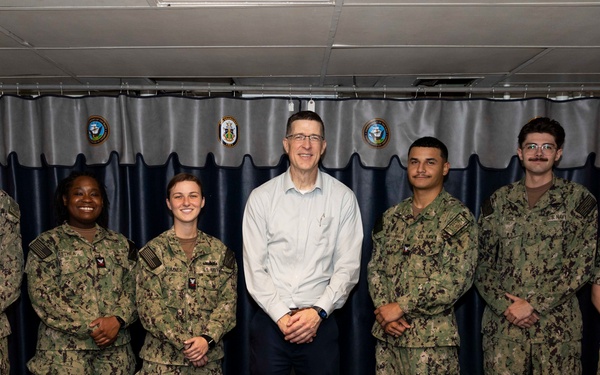 USS Kearsarge Hosts Mr. Mark Gruman