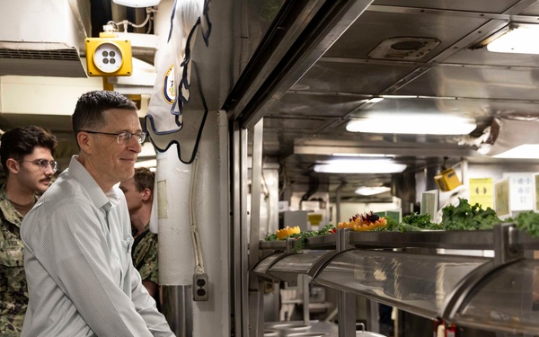 USS Kearsarge Hosts Mr. Mark Gruman