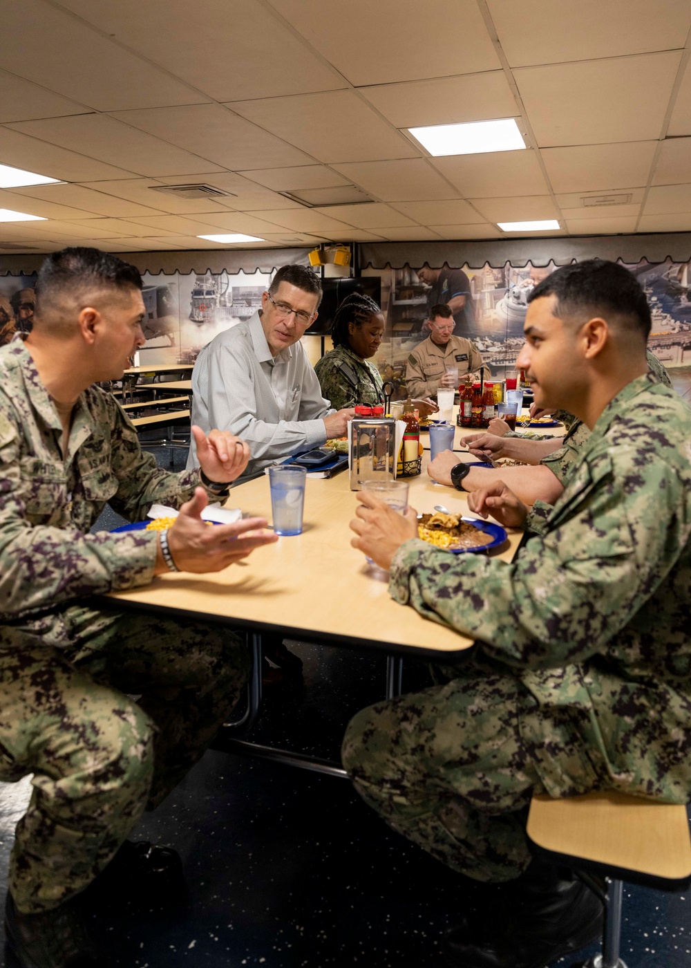 USS Kearsarge Hosts Mr. Mark Gruman