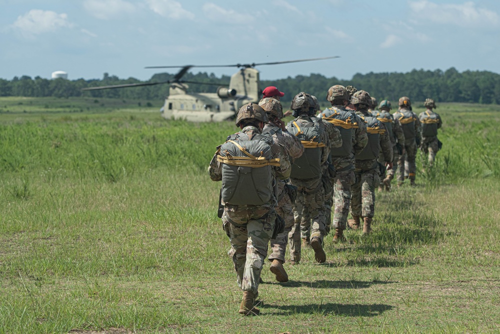 Paratroopers conduct Operation Gator Drop