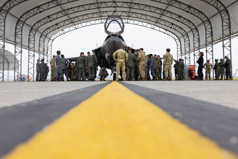 MCAS Iwakuni ARFF Multinational Crash Damaged or Disabled Aircraft Recovery training