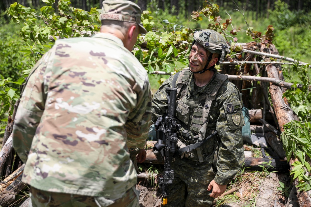 Nordhaus, Army National Guard leadership team visit Guardsmen on rotation at JRTC