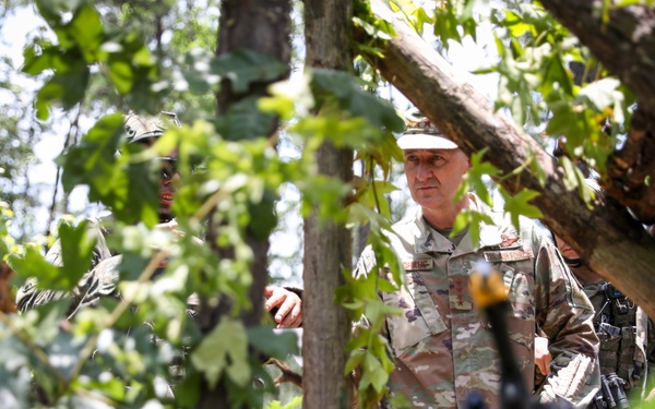 Nordhaus, Army National Guard leadership team visit Guardsmen on rotation at JRTC