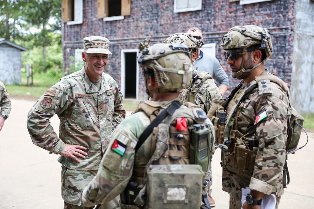 Nordhaus, Army National Guard leadership team visit Guardsmen on rotation at JRTC