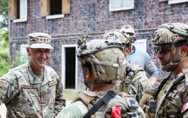 Nordhaus, Army National Guard leadership team visit Guardsmen on rotation at JRTC
