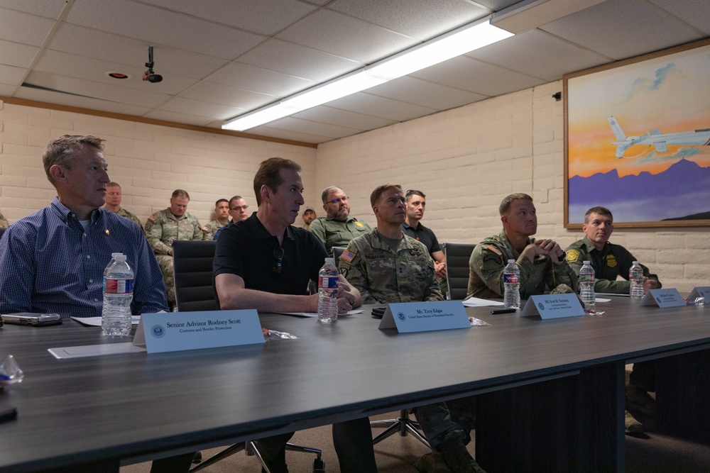Deputy Secretary of the Department of Homeland Security visits El Paso