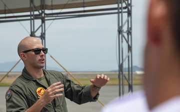 MAG-12 hosts Japanese Aviation Cadets aboard MCAS Iwakuni