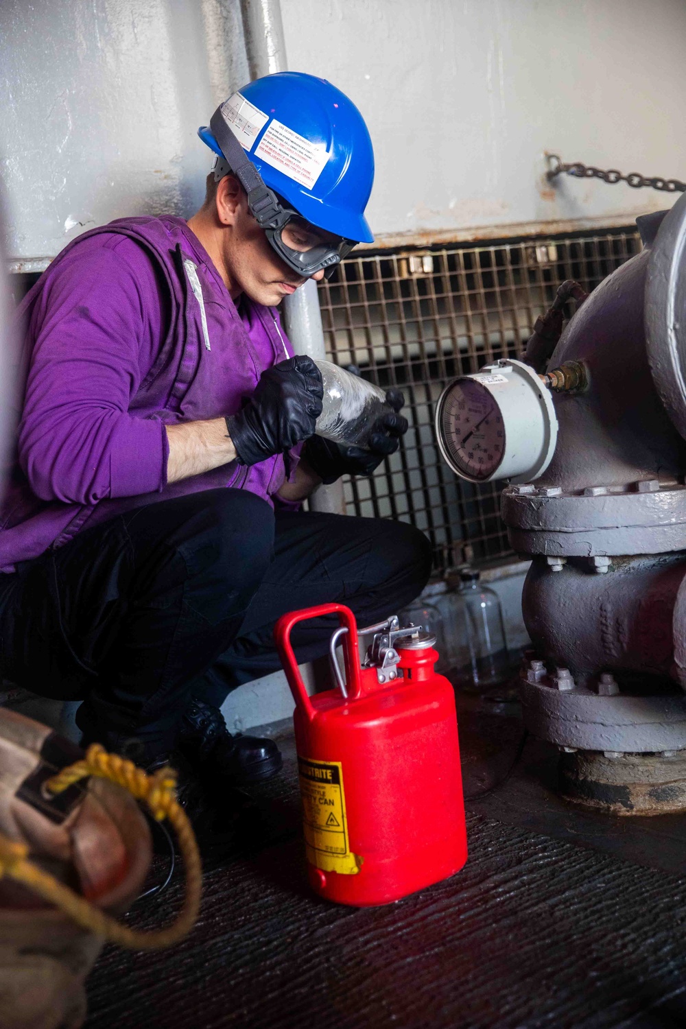 George Washington Conducts Fueling-at-Sea with Badlands Trader