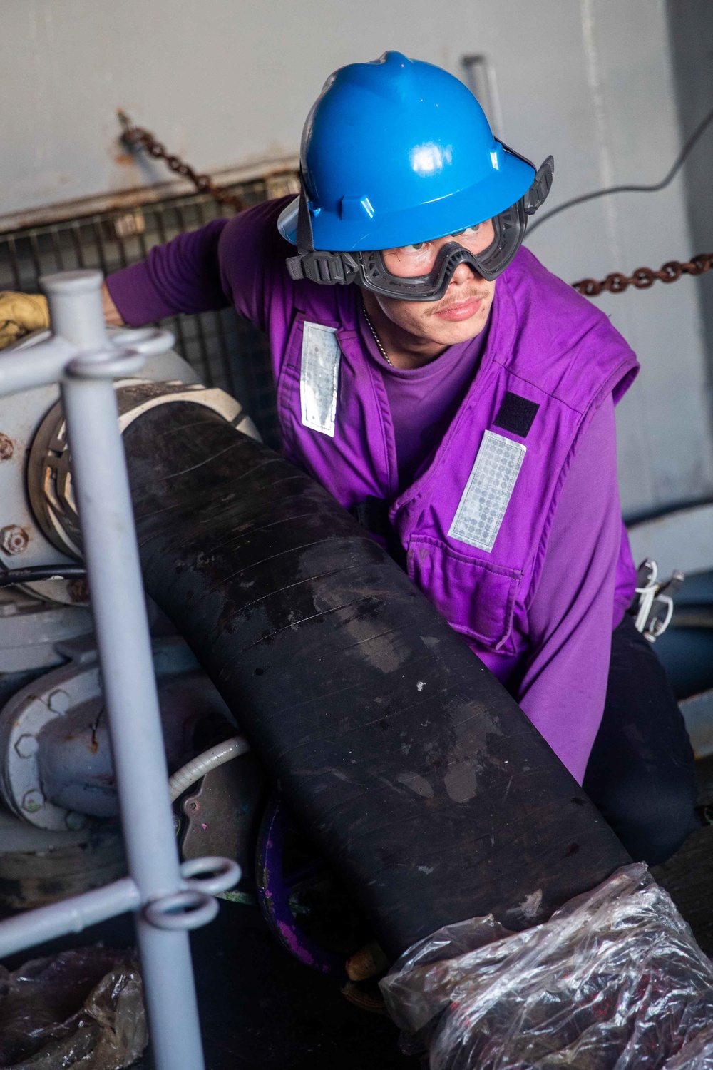 George Washington Conducts Fueling-at-Sea with Badlands Trader