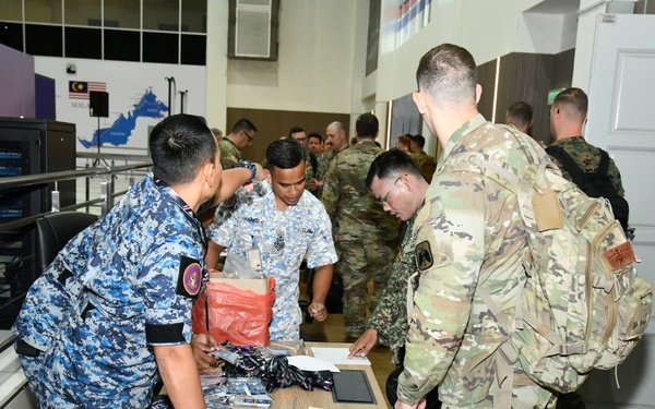 Bersama Warrior 25: Bilateral forces participate in opening ceremony
