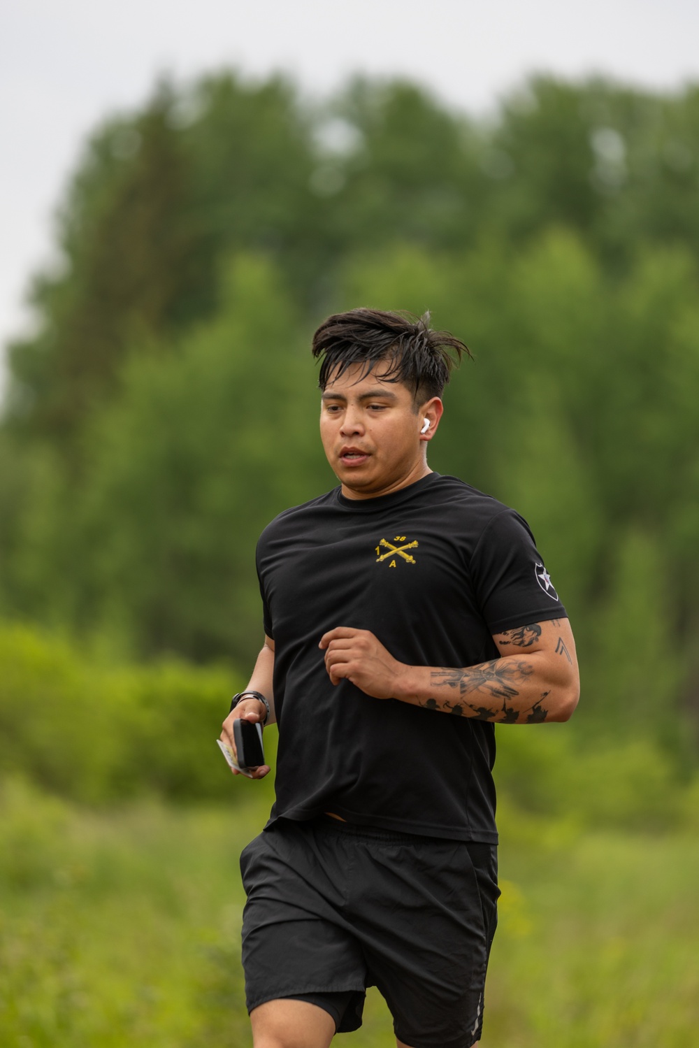3-321 FAR Runs Relay Race in Honor of Unit History