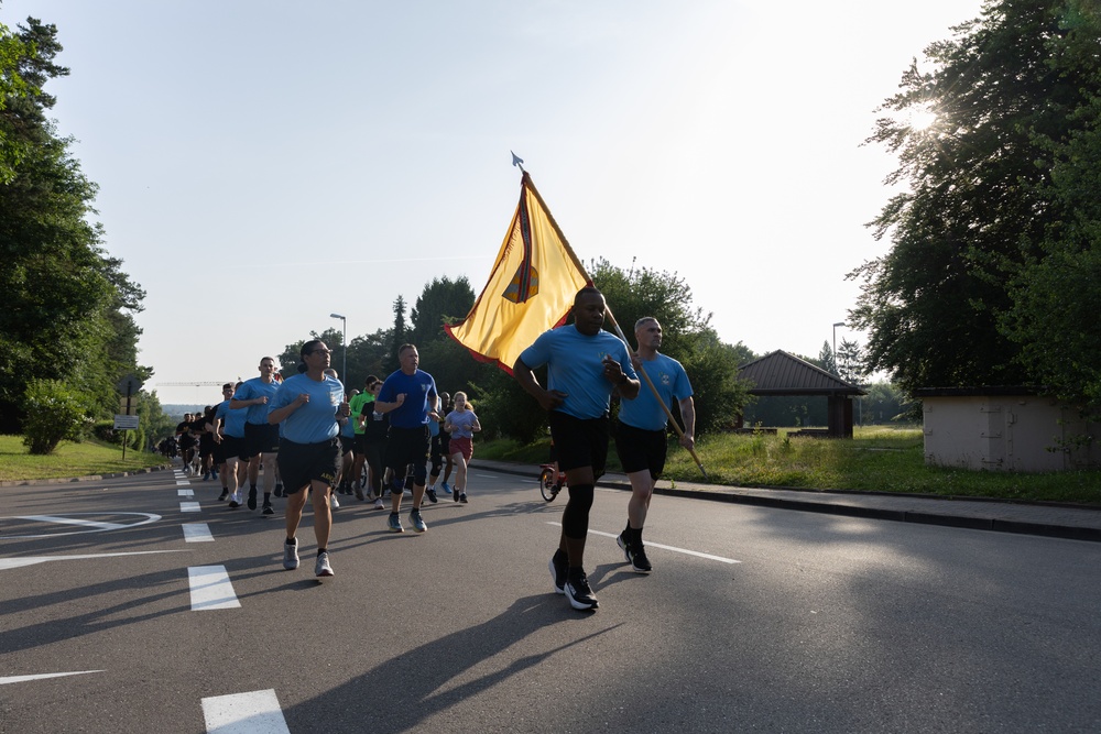 Soldiers and Civilians run for the U.S. Army's 250th Birthday