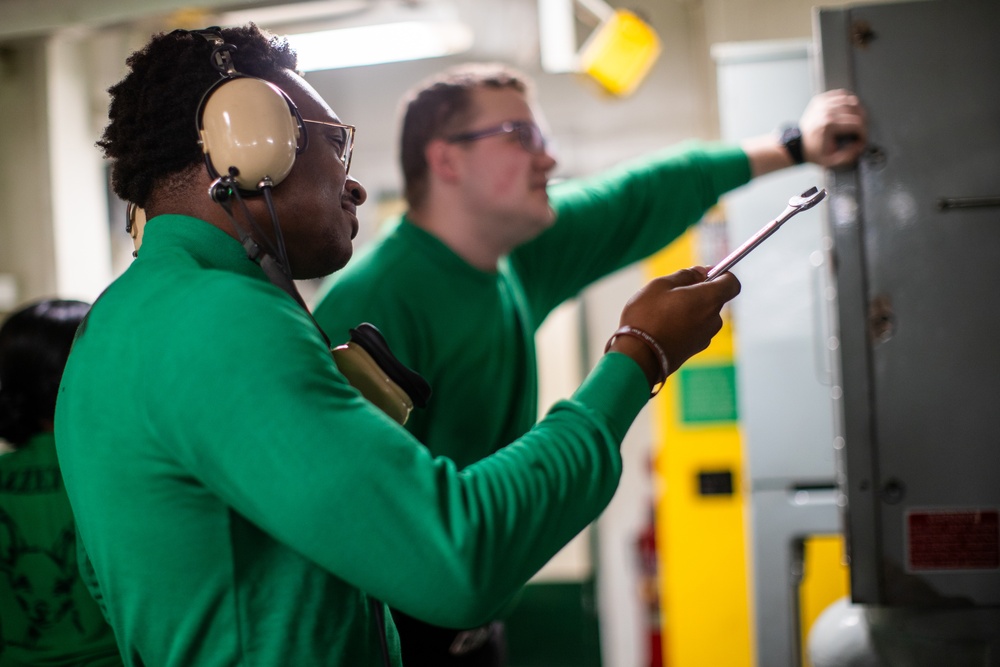 George Washington Sailors Gather Arresting Gear Data