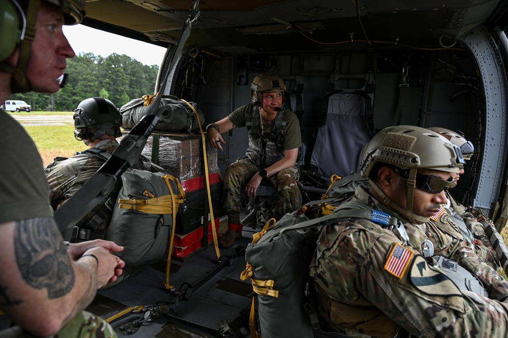 VNG flights crews, aircraft support Fort Lee DZ reopening