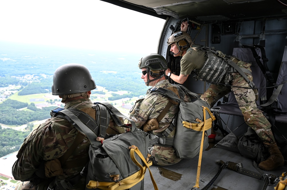 VNG flights crews, aircraft support Fort Lee DZ reopening