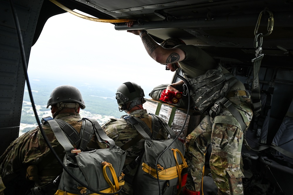 VNG flights crews, aircraft support Fort Lee DZ reopening