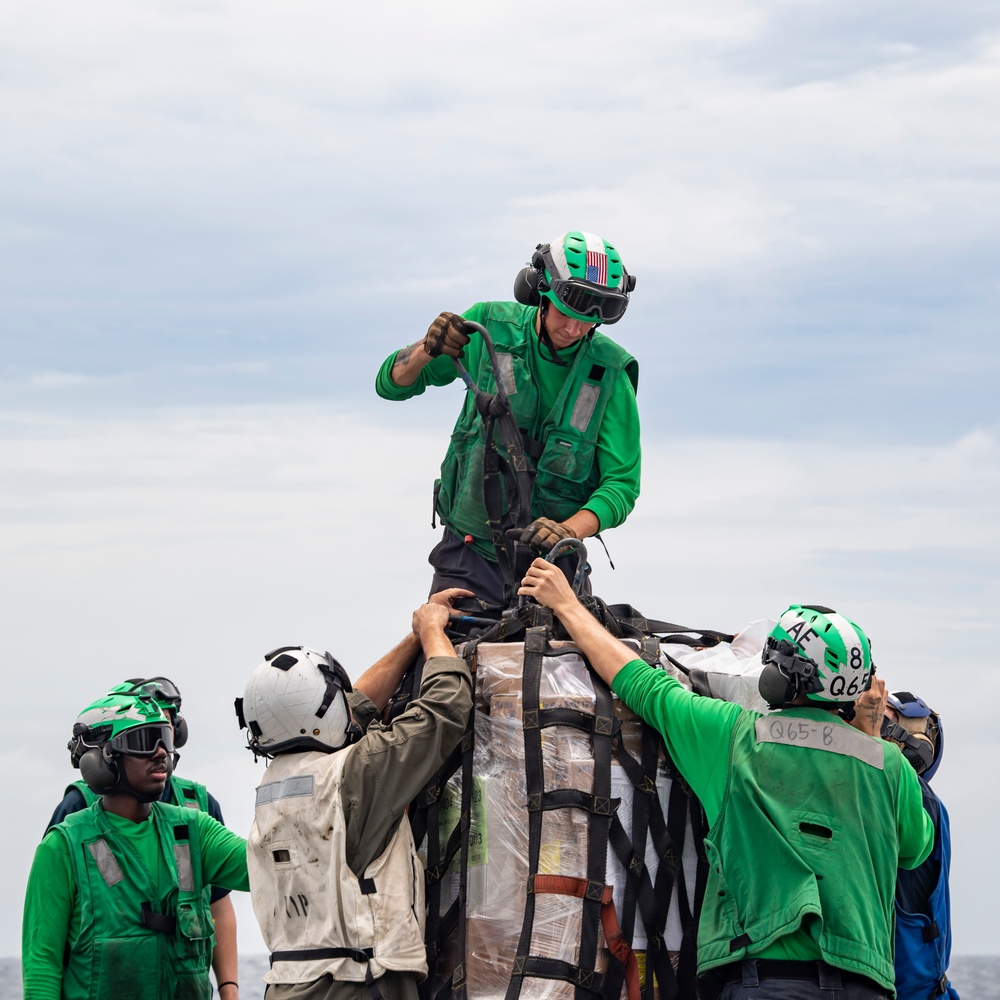 USS Higbee conducts vertical replenishment