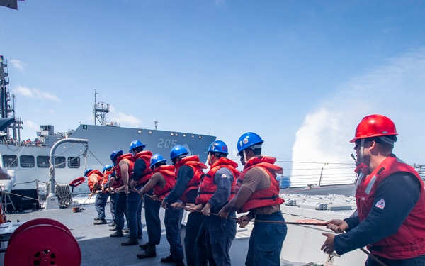 USS Higbee conducts replenishment-at-sea