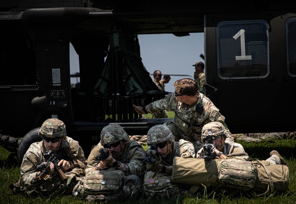 Oklahoma Guardsmen forge combat-ready leaders in Light Leaders Course