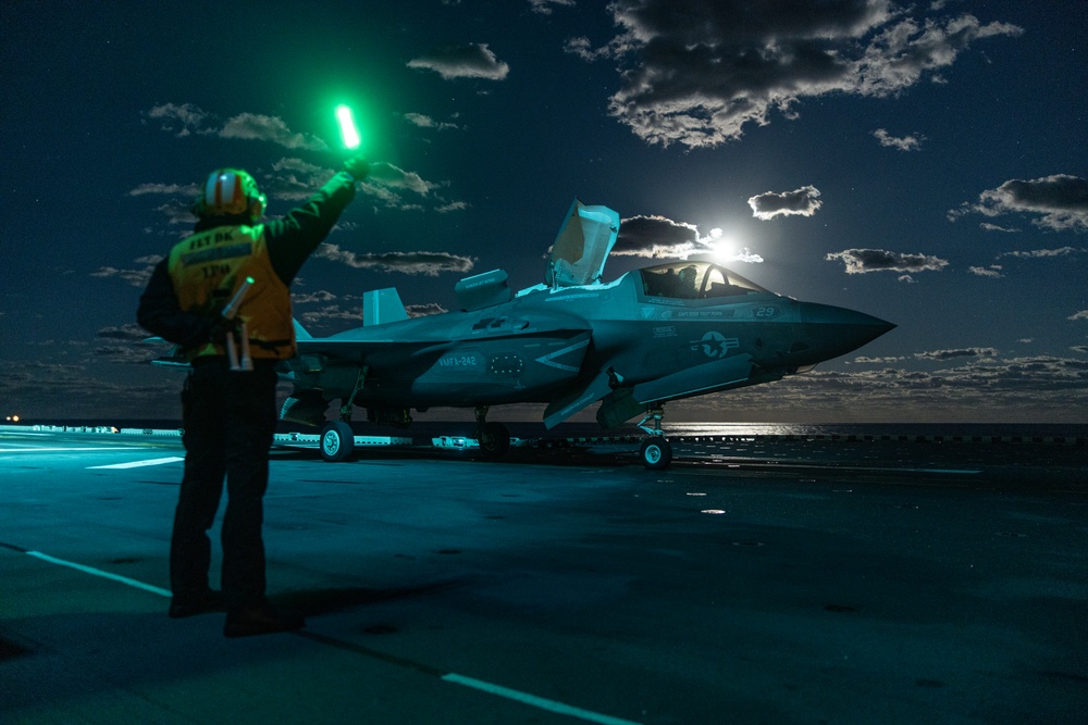 31st MEU | Night flight operations
