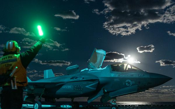 31st MEU | Night flight operations