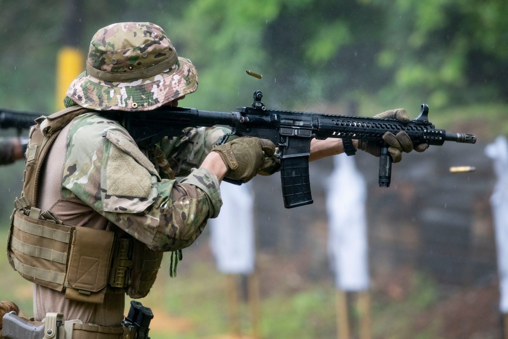 Servicio Nacional Aeronaval trains with U.S. Marine Corps in Panama