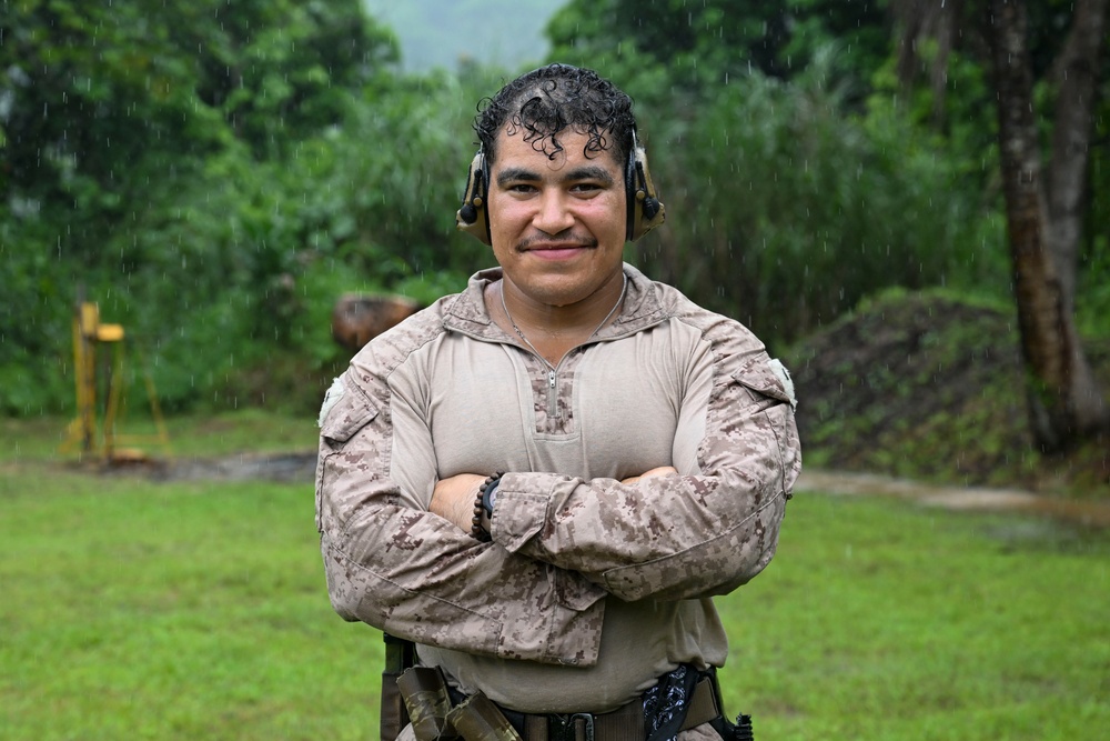 Servicio Nacional Aeronaval trains with U.S. Marine Corps in Panama