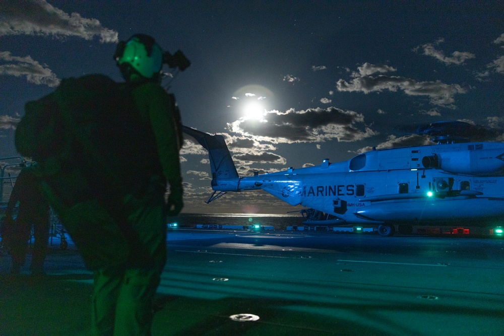 31st MEU | Night flight operations