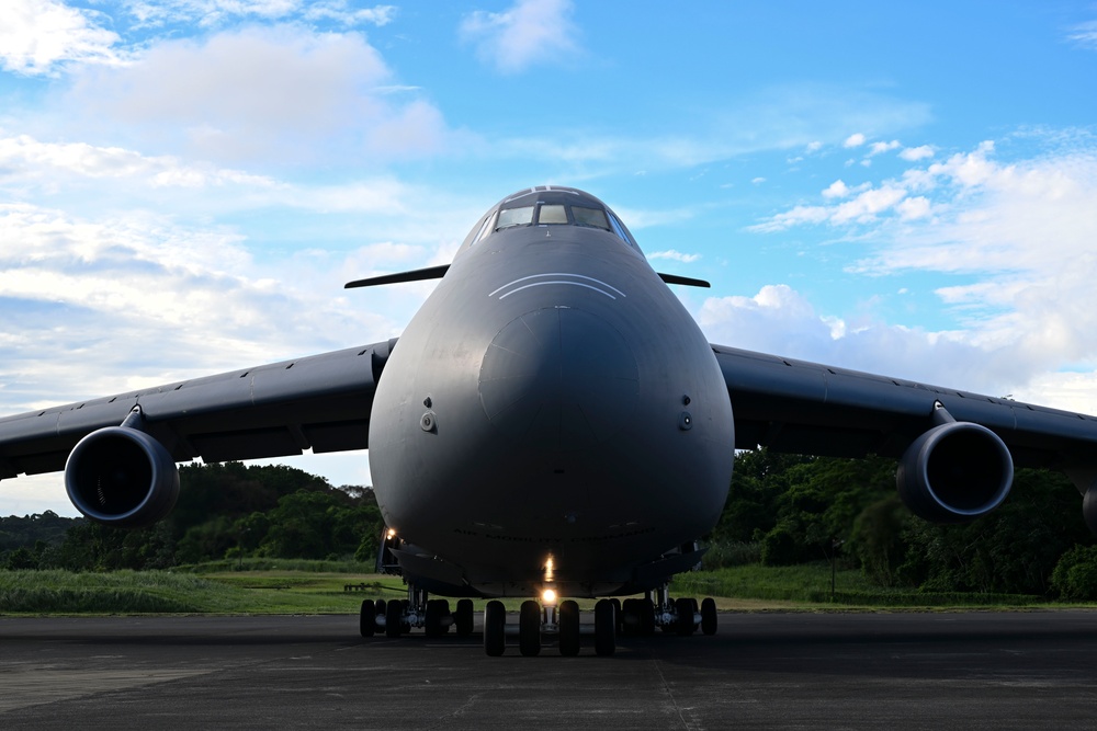 C-5 Super Galaxy arrives in Panama with Navy cargo
