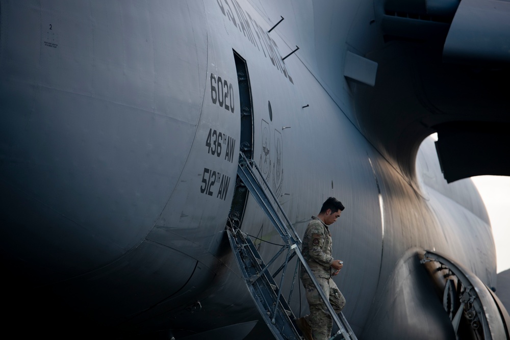 C-5 Super Galaxy arrives in Panama with Navy cargo