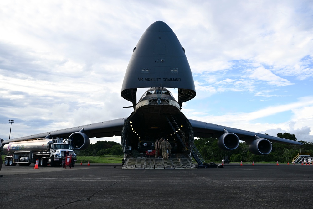 C-5 Super Galaxy arrives in Panama with Navy cargo