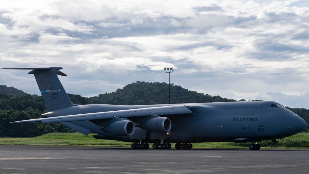 C-5 Super Galaxy arrives in Panama with Navy cargo