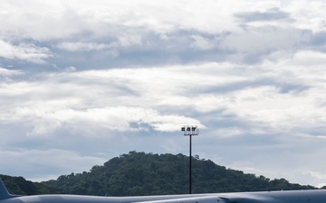 C-5 Super Galaxy arrives in Panama with Navy cargo